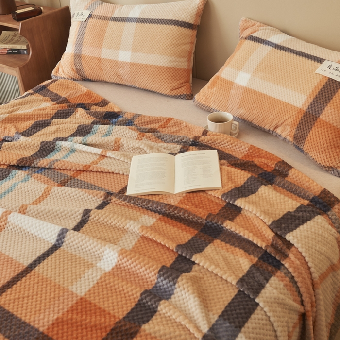 91家纺网 家纺一手货源 找家纺 早晨家纺 2025新款豆豆款高克重牛奶绒菠萝格无印风床单 豆豆绒-大格橙