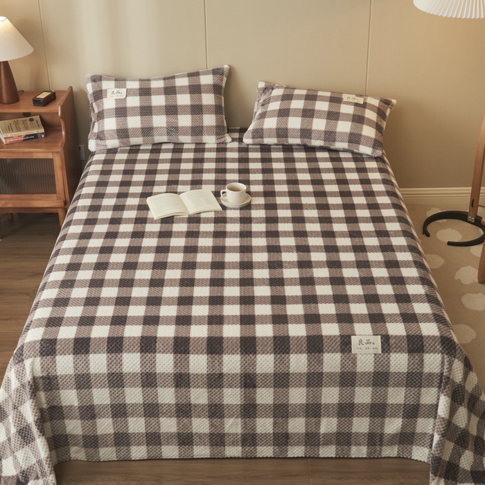 91家纺网 家纺一手货源 找家纺 早晨家纺 2025新款豆豆款高克重牛奶绒菠萝格无印风床单 豆豆绒-多格咖