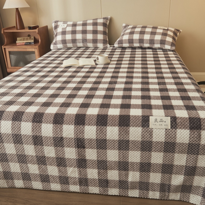 91家纺网 家纺一手货源 找家纺 早晨家纺 2025新款豆豆款高克重牛奶绒菠萝格无印风床单 豆豆绒-多格咖