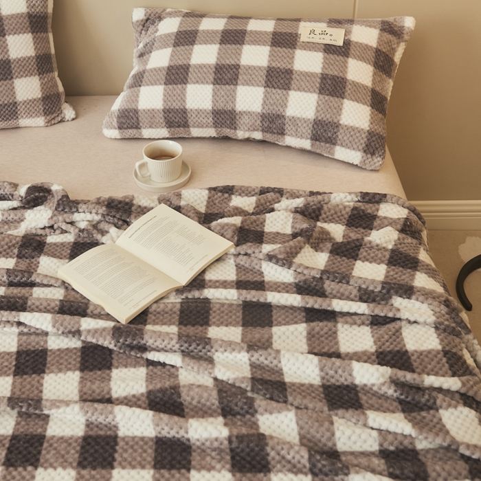 91家纺网 家纺一手货源 找家纺 早晨家纺 2025新款豆豆款高克重牛奶绒菠萝格无印风床单 豆豆绒-多格咖