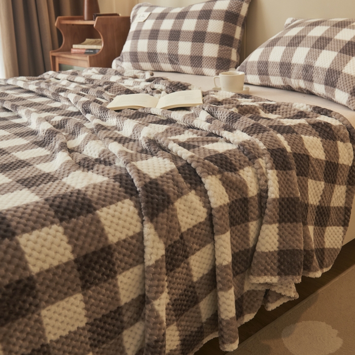 91家纺网 家纺一手货源 找家纺 早晨家纺 2025新款豆豆款高克重牛奶绒菠萝格无印风床单 豆豆绒-多格咖