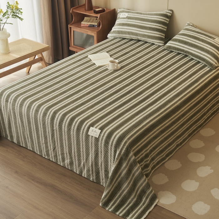 91家纺网 家纺一手货源 找家纺 早晨家纺 2025新款豆豆款高克重牛奶绒菠萝格无印风床单 豆豆绒-绿条