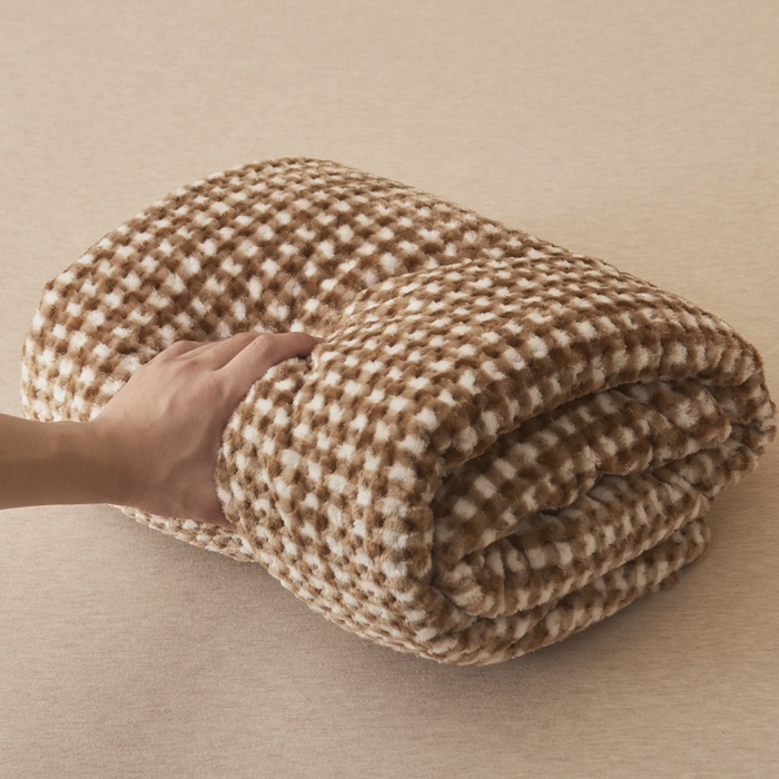 91家纺网 家纺一手货源 找家纺 早晨家纺 2025新款豆豆款高克重牛奶绒菠萝格无印风床单 豆豆绒-小格咖