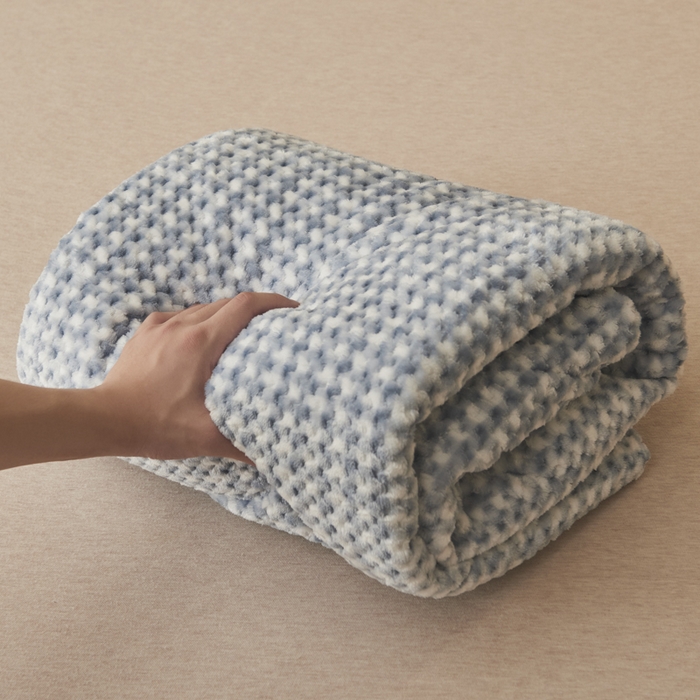 91家纺网 家纺一手货源 找家纺 早晨家纺 2025新款豆豆款高克重牛奶绒菠萝格无印风床单 豆豆绒-小格蓝