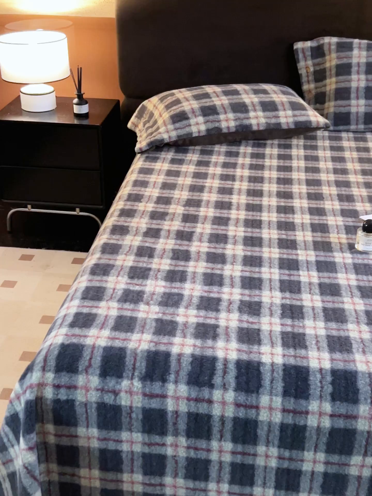 91家纺网 家纺一手货源 找家纺 （总）早晨家纺 2025新款230g羊驼绒复古格牛奶绒床单