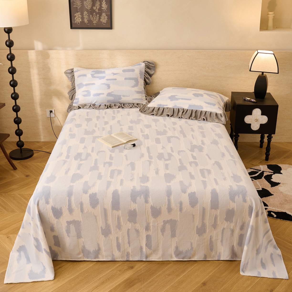 91家纺网 家纺一手货源 找家纺 早晨家纺 2025新款高克重牛奶绒烂花单品床单 淡云纹