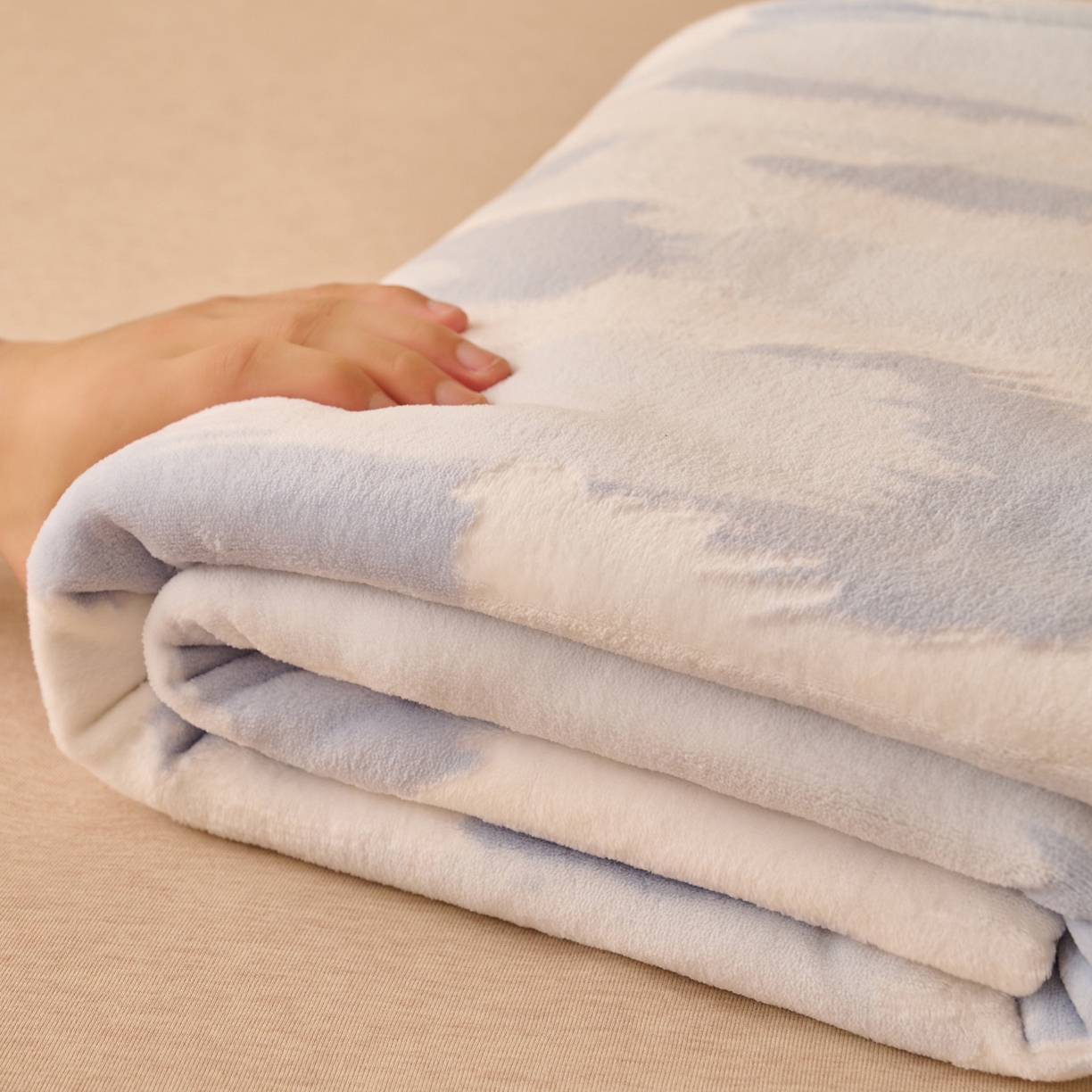 91家纺网 家纺一手货源 找家纺 早晨家纺 2025新款高克重牛奶绒烂花单品床单 淡云纹