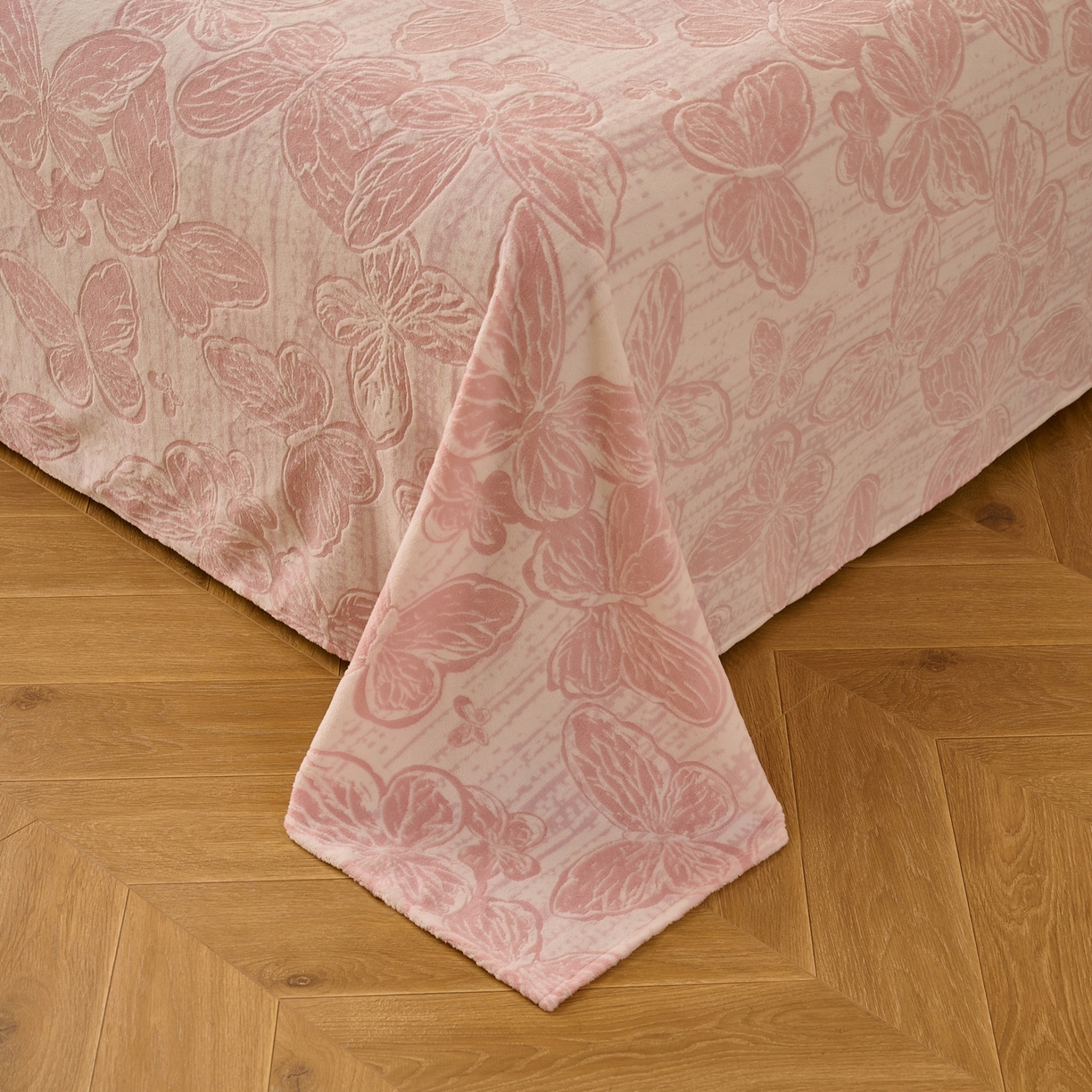 91家纺网 家纺一手货源 找家纺 早晨家纺 2025新款高克重牛奶绒烂花单品床单 蝶梦