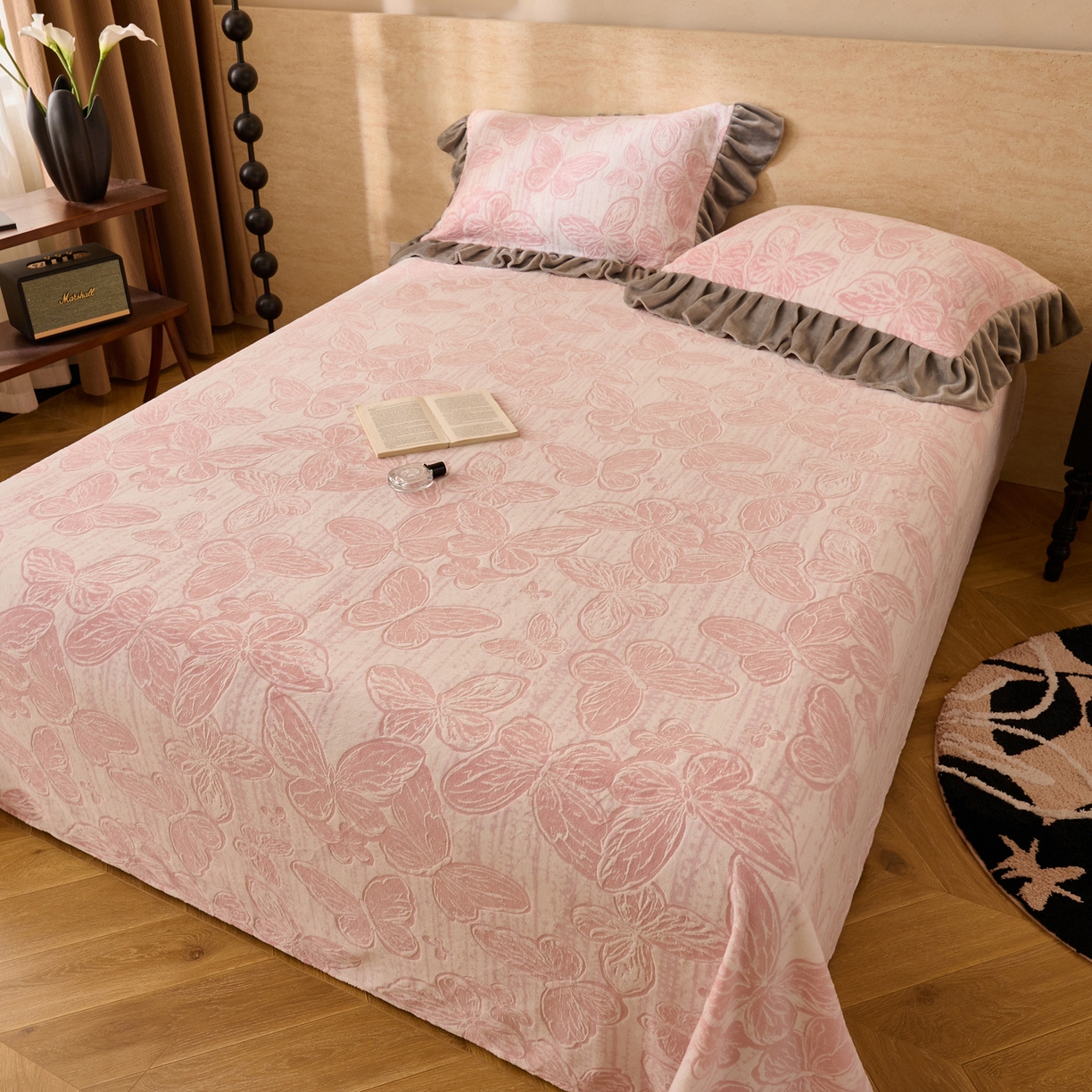 91家纺网 家纺一手货源 找家纺 早晨家纺 2025新款高克重牛奶绒烂花单品床单 蝶梦