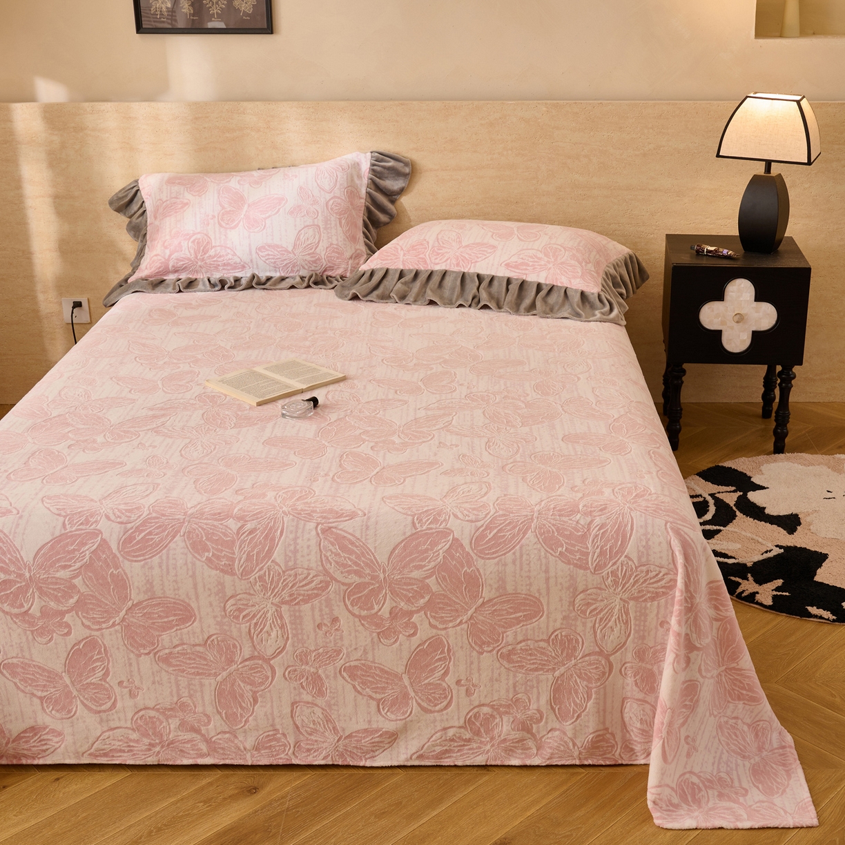 91家纺网 家纺一手货源 找家纺 早晨家纺 2025新款高克重牛奶绒烂花单品床单 蝶梦