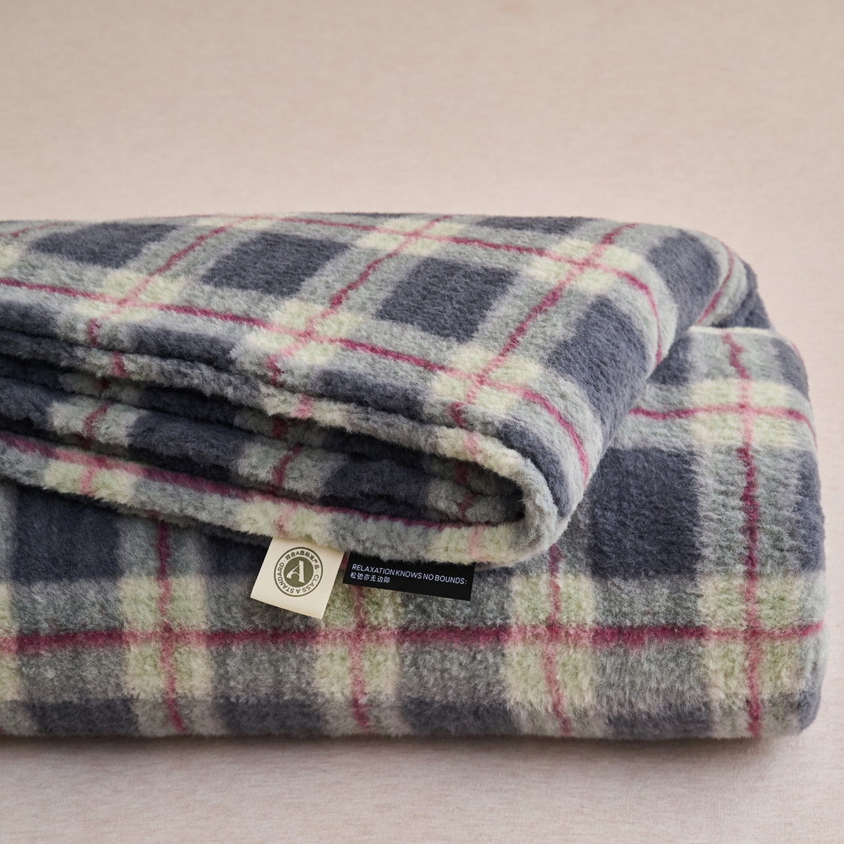 早晨家纺 2025新款230g羊驼绒复古格牛奶绒床单 雾里青格