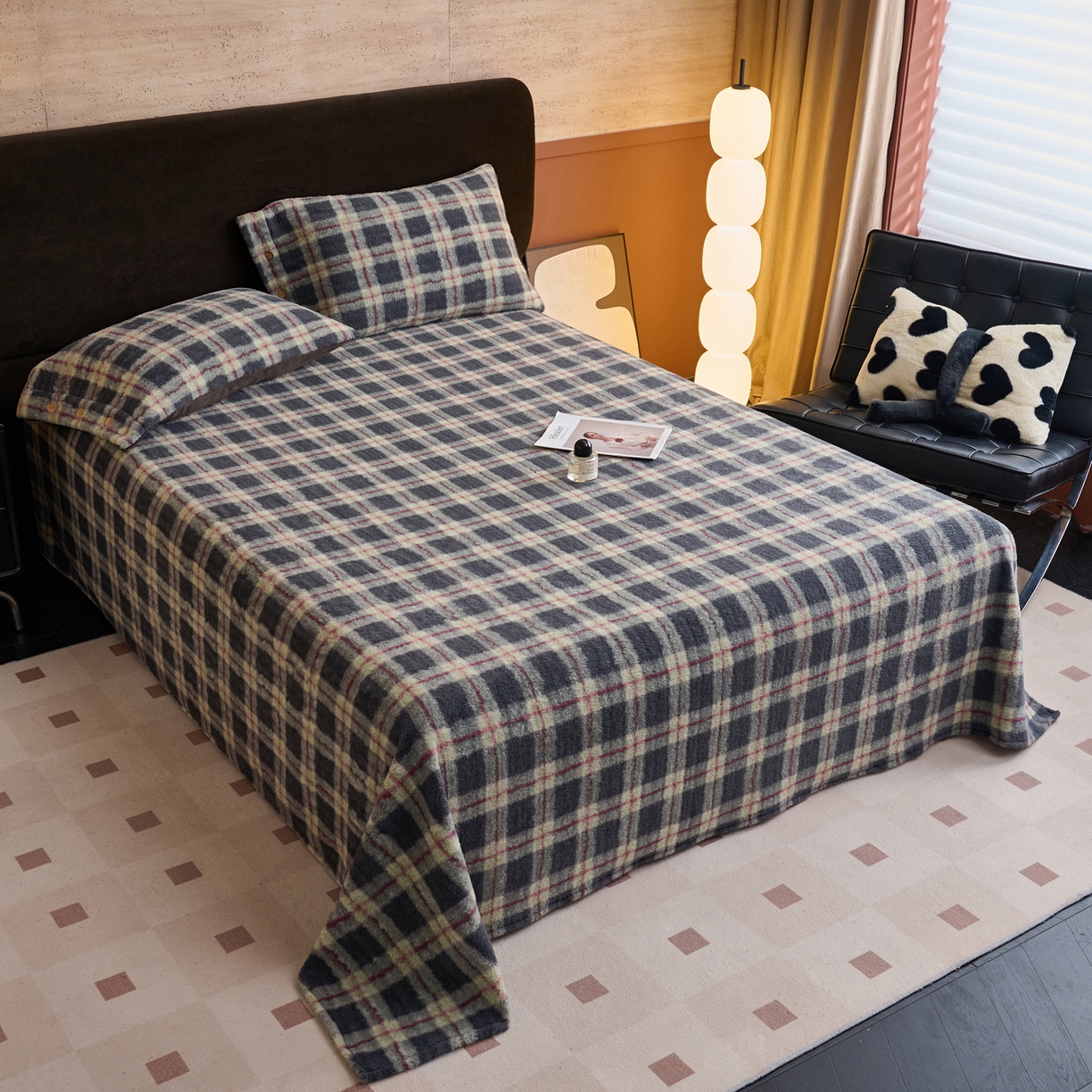 91家纺网 家纺一手货源 找家纺 早晨家纺 2025新款230g羊驼绒复古格牛奶绒床单 雾里青格