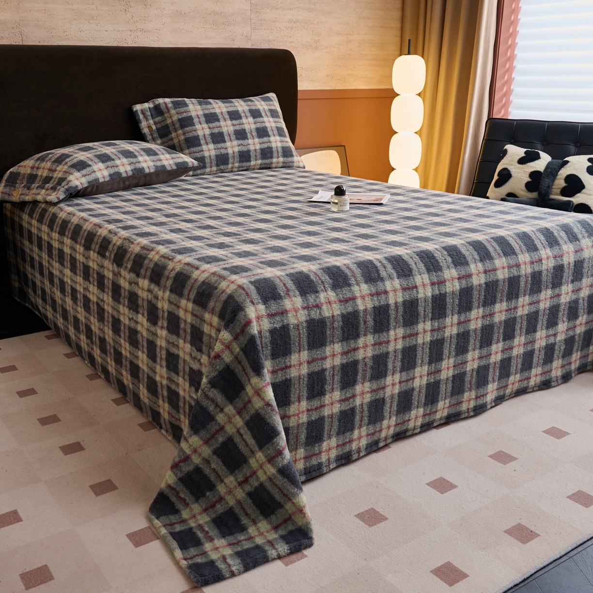 91家纺网 家纺一手货源 找家纺 早晨家纺 2025新款230g羊驼绒复古格牛奶绒床单 雾里青格