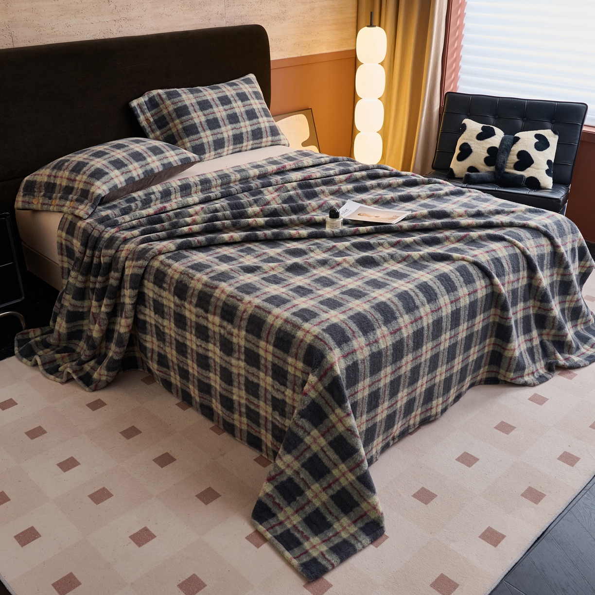 91家纺网 家纺一手货源 找家纺 早晨家纺 2025新款230g羊驼绒复古格牛奶绒床单 雾里青格