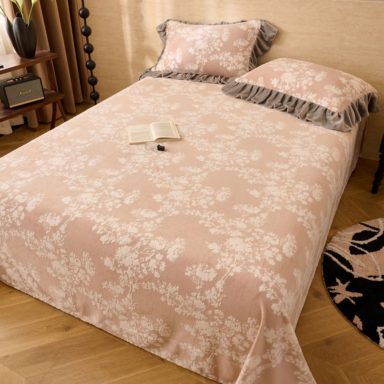 91家纺网 家纺一手货源 找家纺 早晨家纺 2025新款高克重牛奶绒烂花单品床单 粉花眠