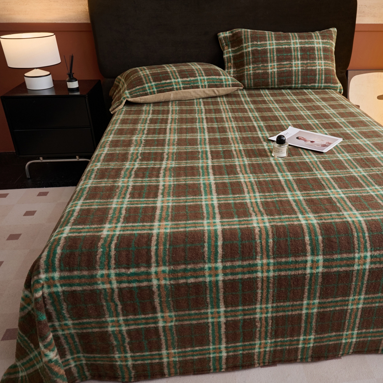 91家纺网 家纺一手货源 找家纺 早晨家纺 2025新款230g羊驼绒复古格牛奶绒床单 巴宝格