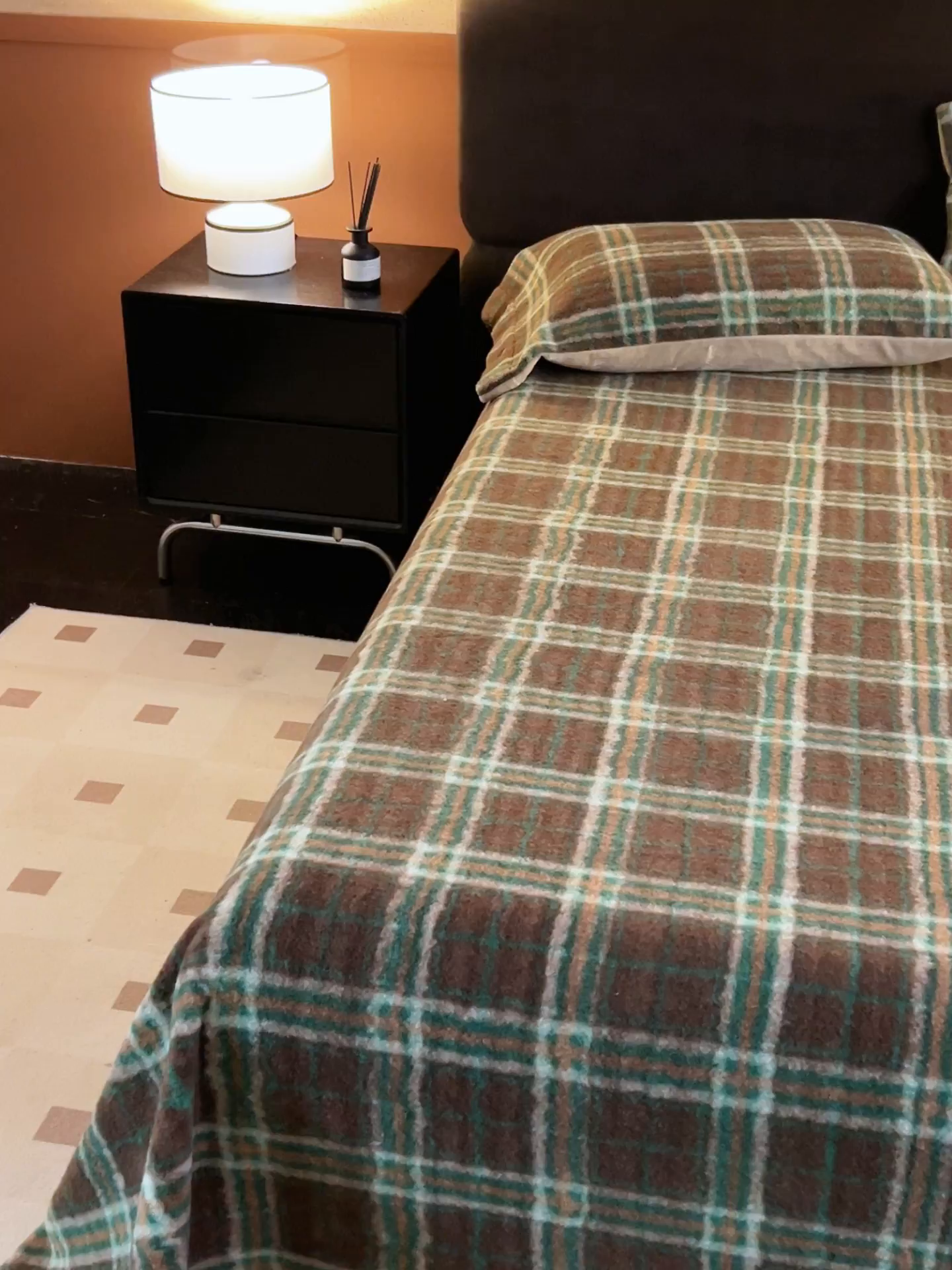 91家纺网 家纺一手货源 找家纺 早晨家纺 2025新款230g羊驼绒复古格牛奶绒床单 巴宝格