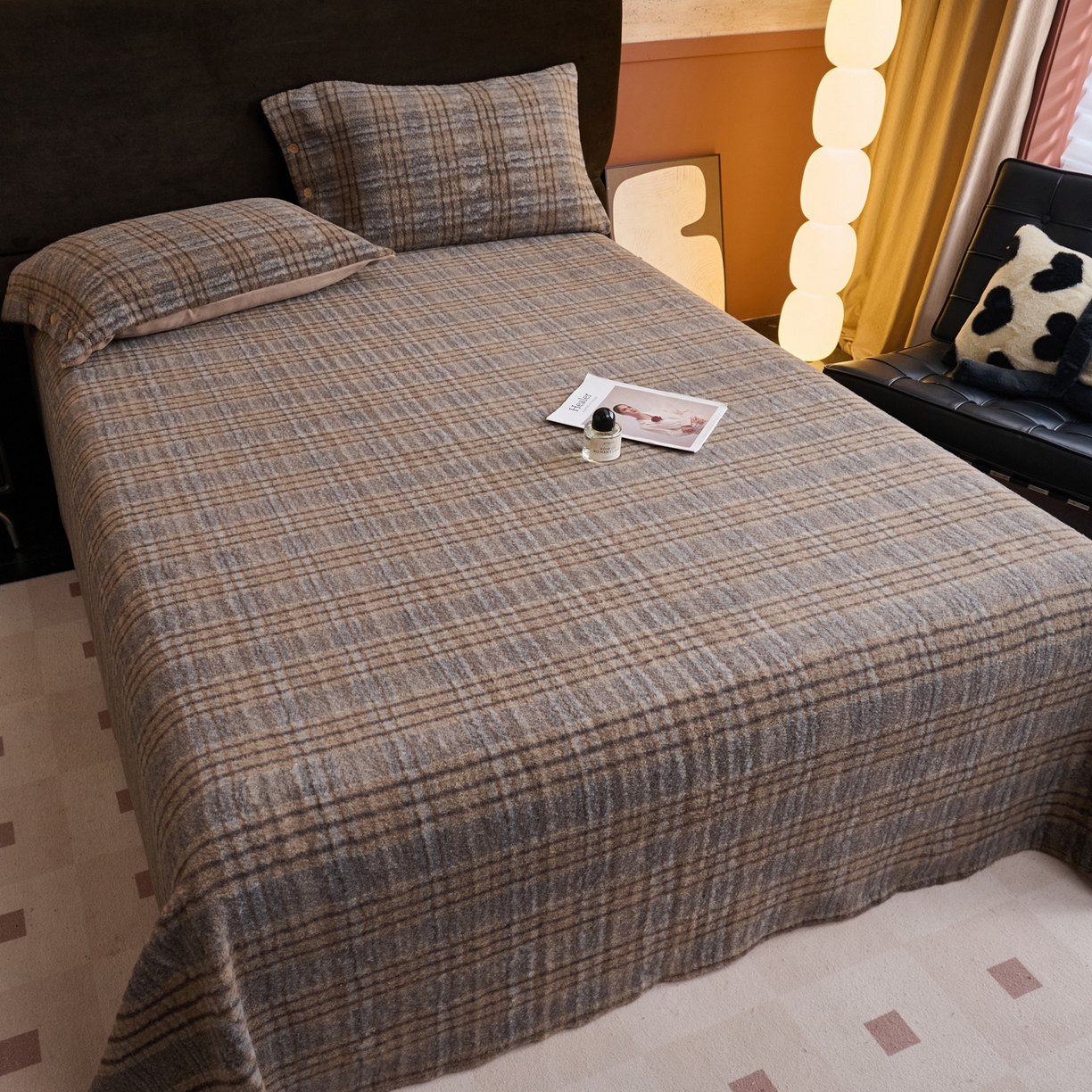 91家纺网 家纺一手货源 找家纺 早晨家纺 2025新款230g羊驼绒复古格牛奶绒床单 牧羊格