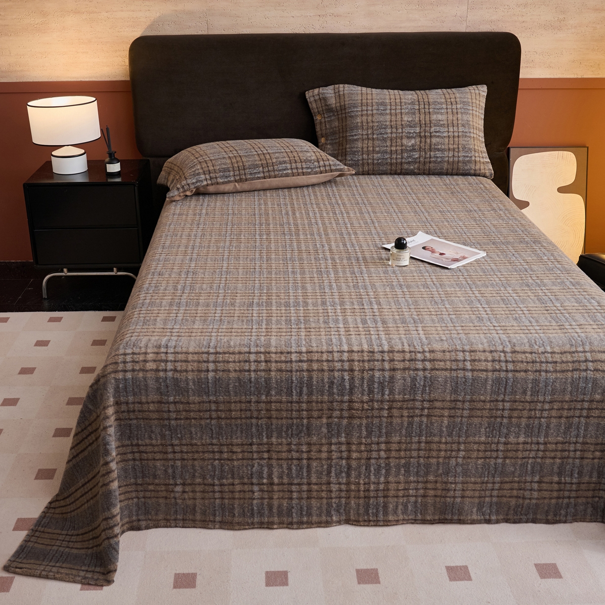 91家纺网 家纺一手货源 找家纺 早晨家纺 2025新款230g羊驼绒复古格牛奶绒床单 牧羊格