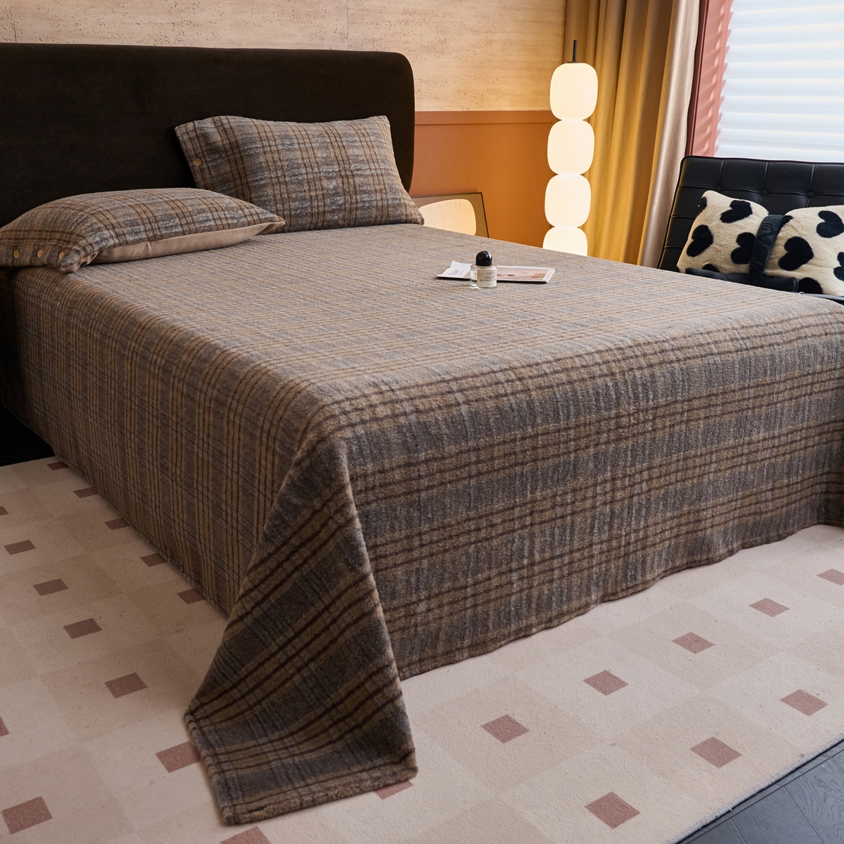 91家纺网 家纺一手货源 找家纺 早晨家纺 2025新款230g羊驼绒复古格牛奶绒床单 牧羊格