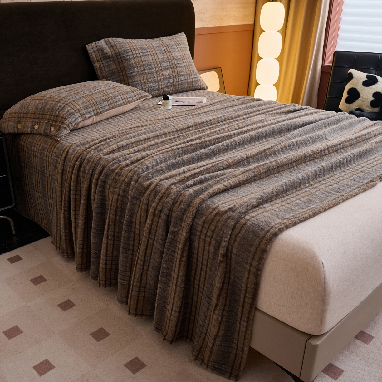 91家纺网 家纺一手货源 找家纺 早晨家纺 2025新款230g羊驼绒复古格牛奶绒床单 牧羊格