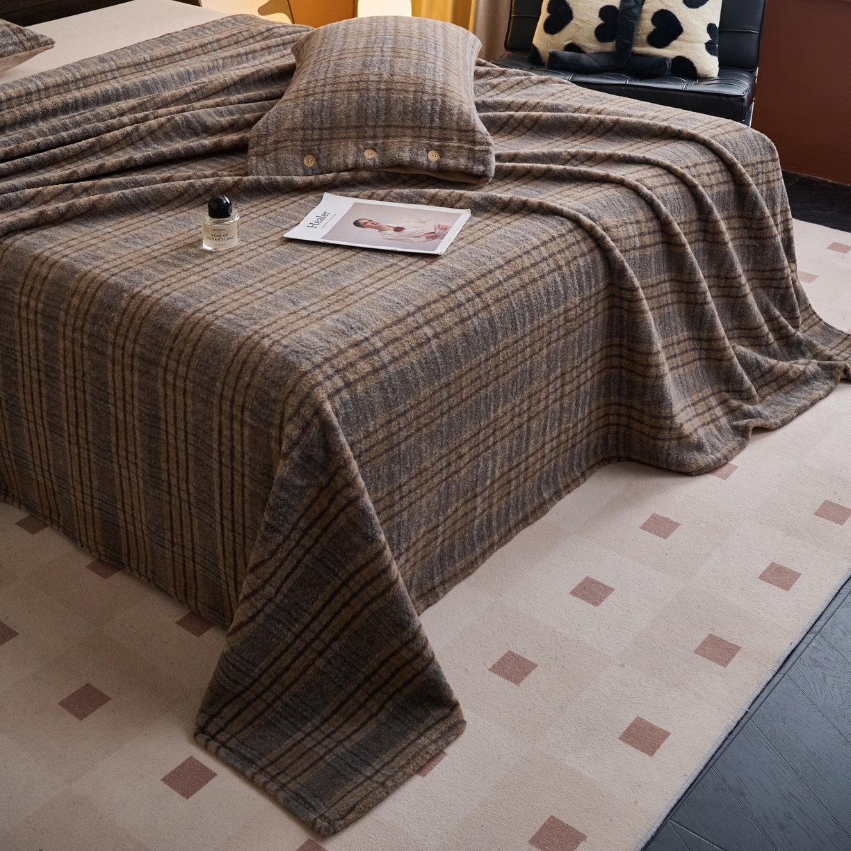 91家纺网 家纺一手货源 找家纺 早晨家纺 2025新款230g羊驼绒复古格牛奶绒床单 牧羊格