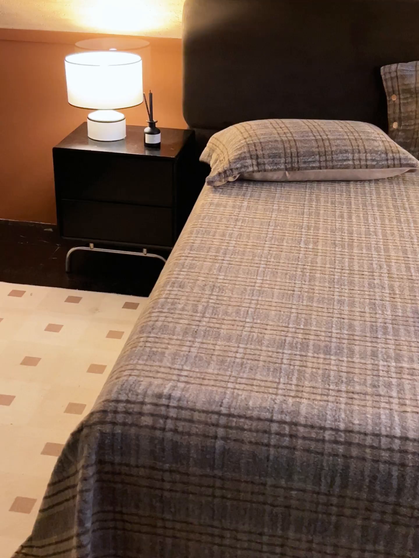 91家纺网 家纺一手货源 找家纺 早晨家纺 2025新款230g羊驼绒复古格牛奶绒床单 牧羊格