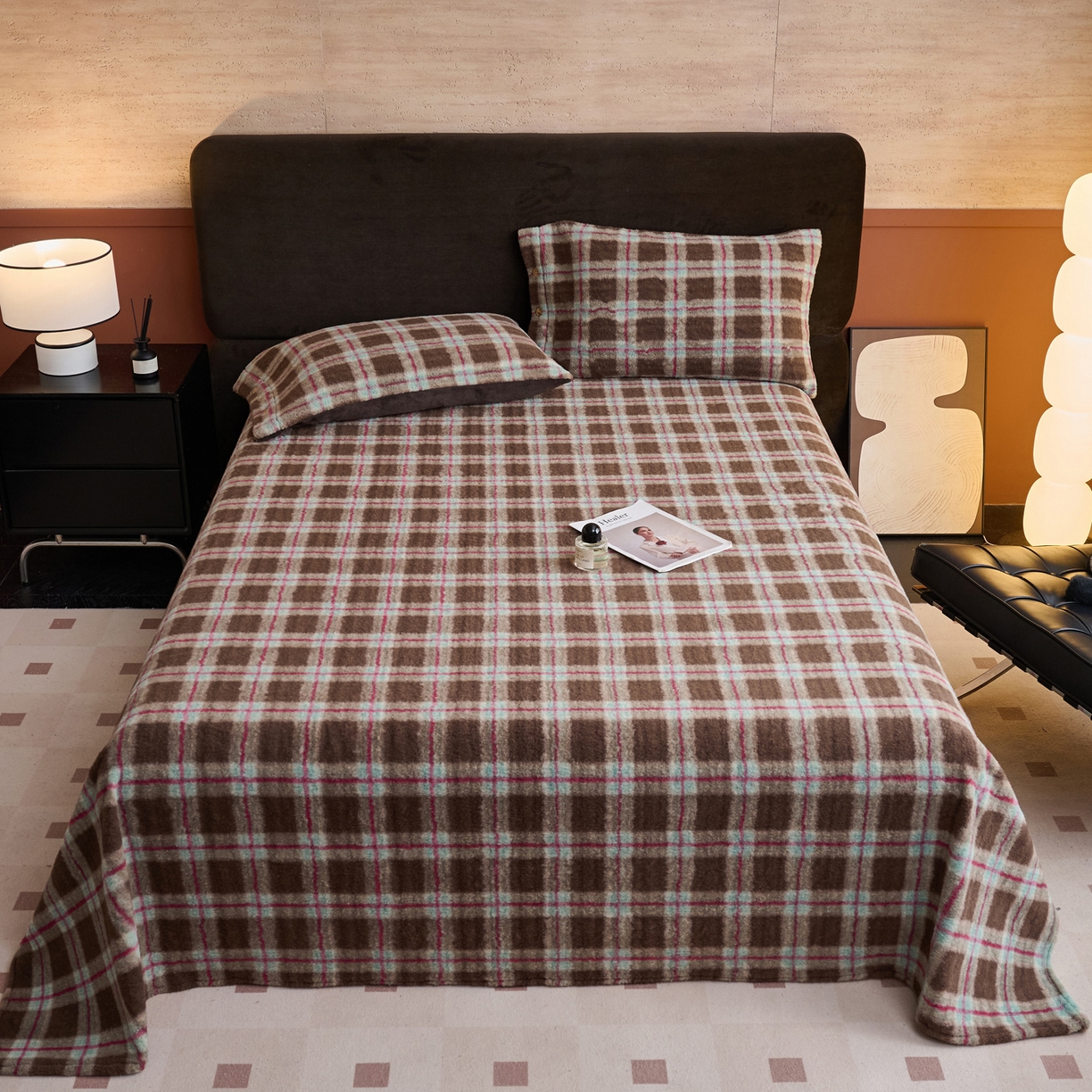 91家纺网 家纺一手货源 找家纺 早晨家纺 2025新款230g羊驼绒复古格牛奶绒床单 慕池格