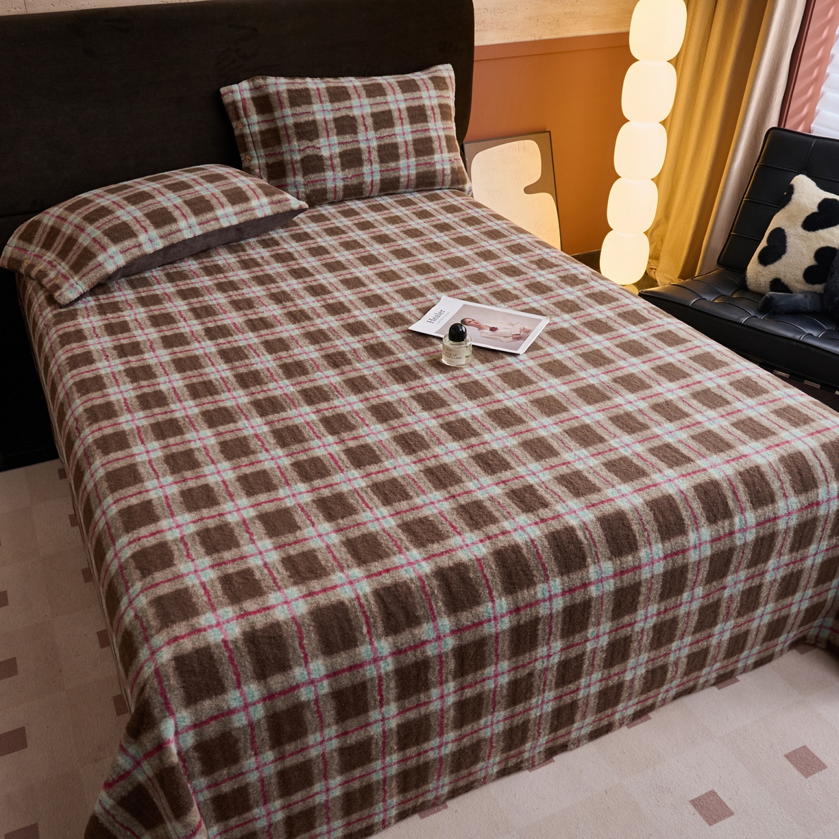 91家纺网 家纺一手货源 找家纺 早晨家纺 2025新款230g羊驼绒复古格牛奶绒床单 慕池格