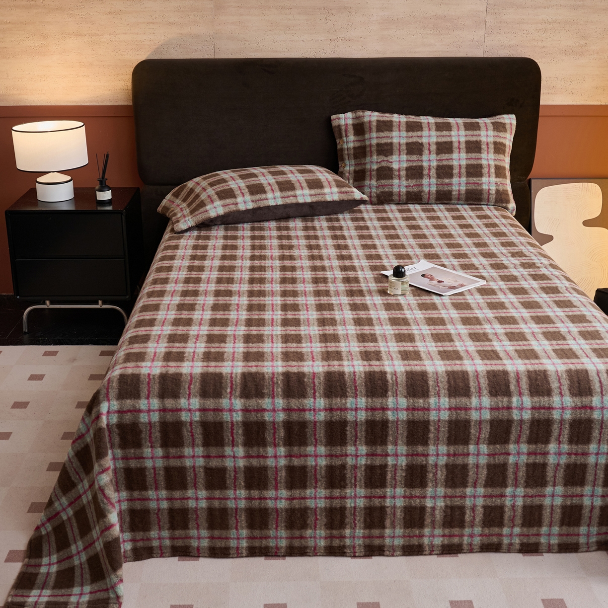 91家纺网 家纺一手货源 找家纺 早晨家纺 2025新款230g羊驼绒复古格牛奶绒床单 慕池格