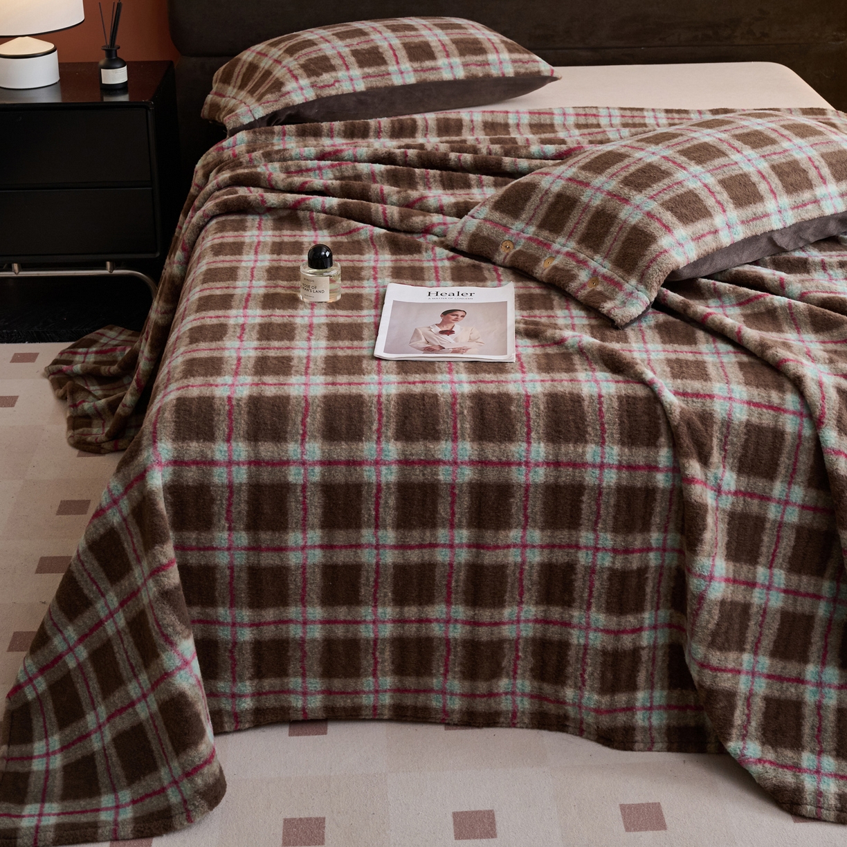 91家纺网 家纺一手货源 找家纺 早晨家纺 2025新款230g羊驼绒复古格牛奶绒床单 慕池格