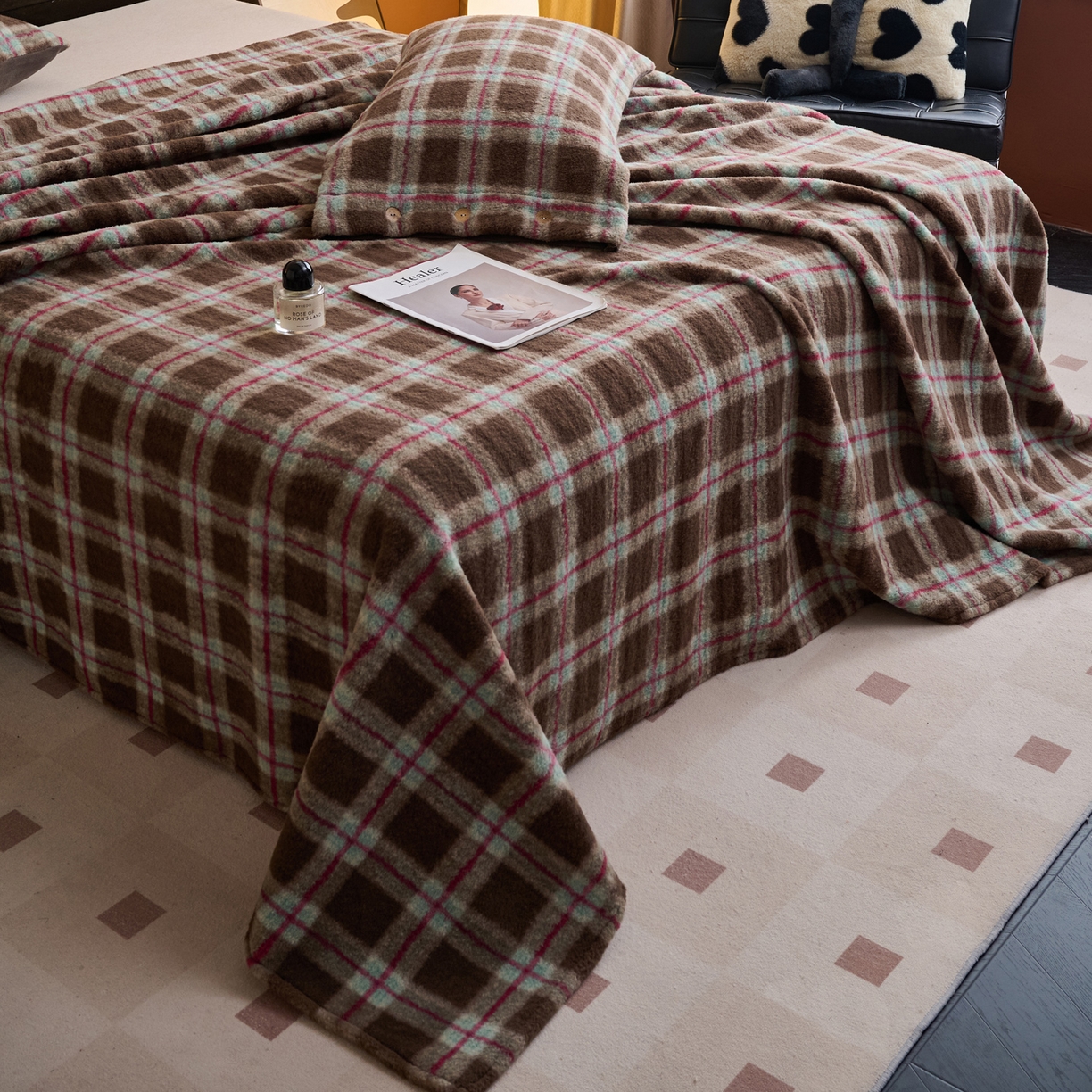 91家纺网 家纺一手货源 找家纺 早晨家纺 2025新款230g羊驼绒复古格牛奶绒床单 慕池格