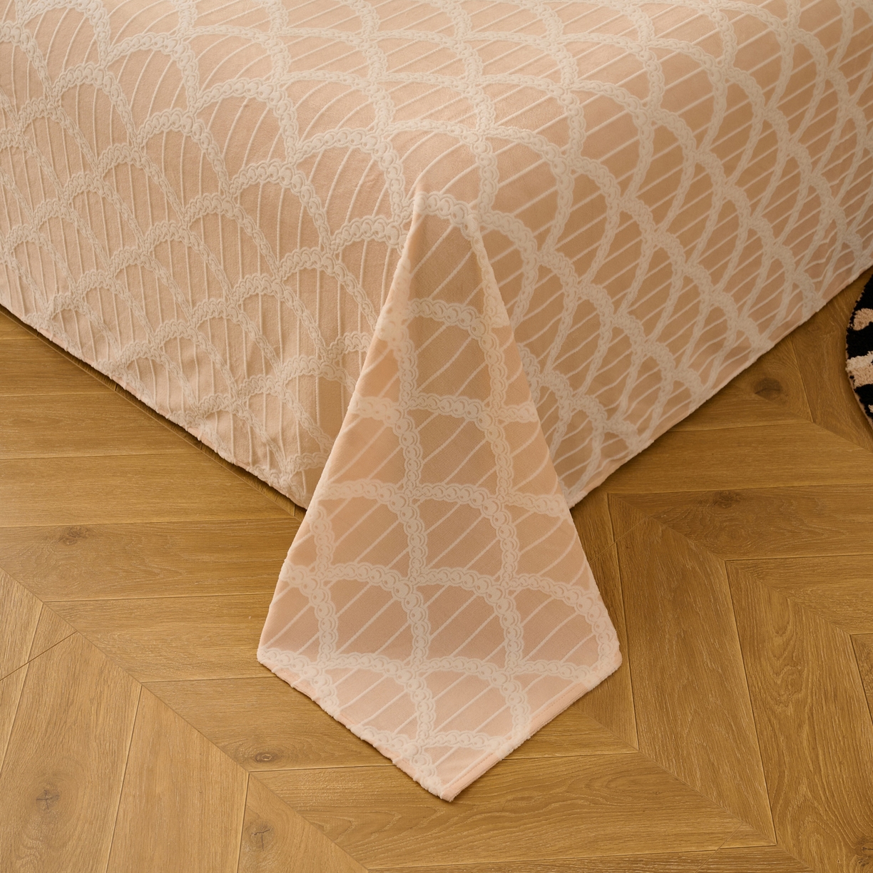 91家纺网 家纺一手货源 找家纺 早晨家纺 2025新款高克重牛奶绒烂花单品床单 粉庭扇韵