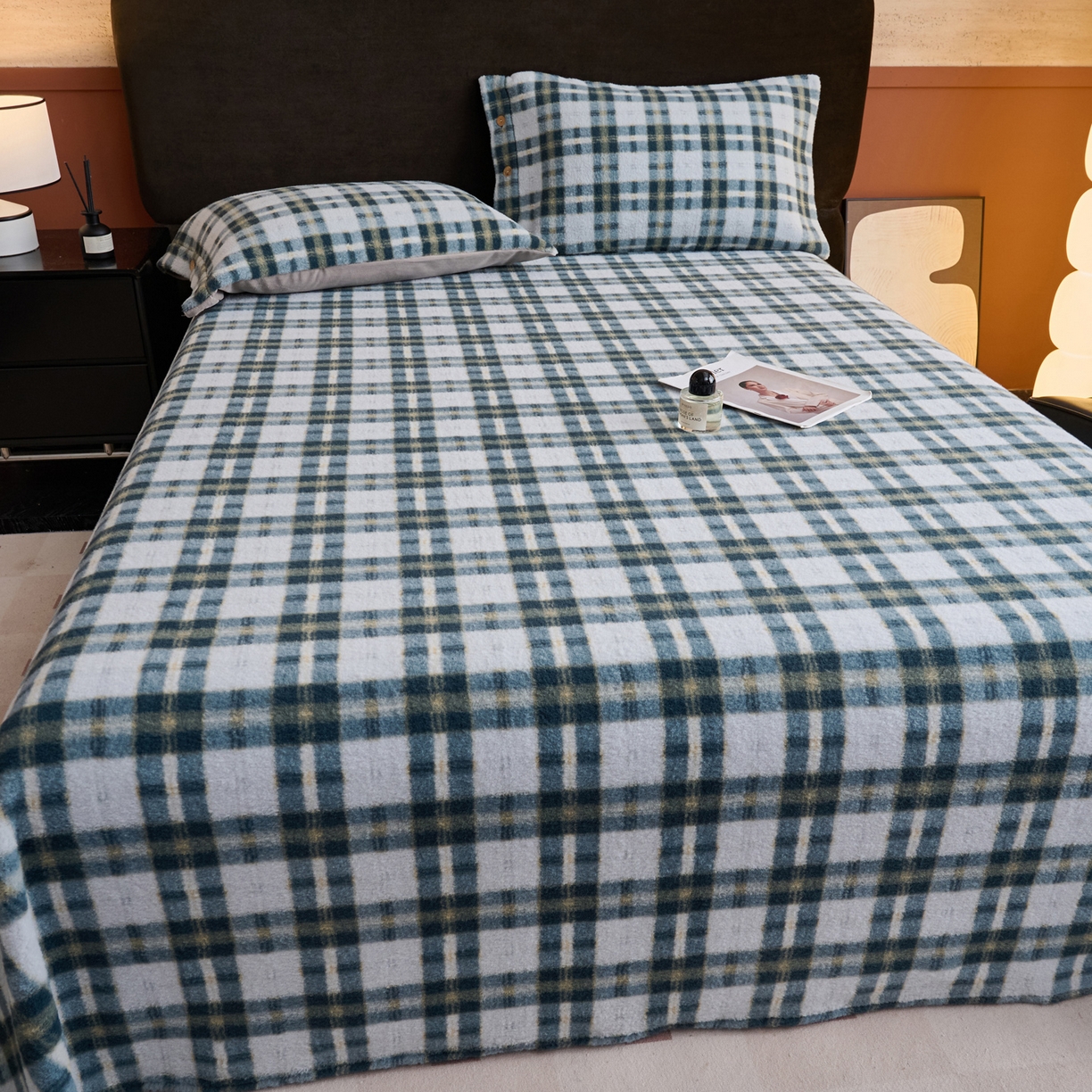 91家纺网 家纺一手货源 找家纺 早晨家纺 2025新款230g羊驼绒复古格牛奶绒床单 威尔士亲格