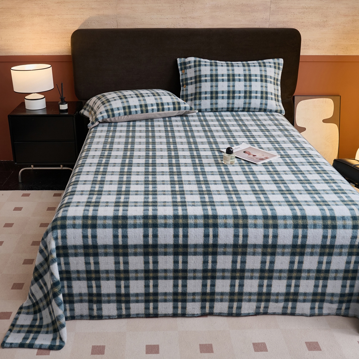 91家纺网 家纺一手货源 找家纺 早晨家纺 2025新款230g羊驼绒复古格牛奶绒床单 威尔士亲格