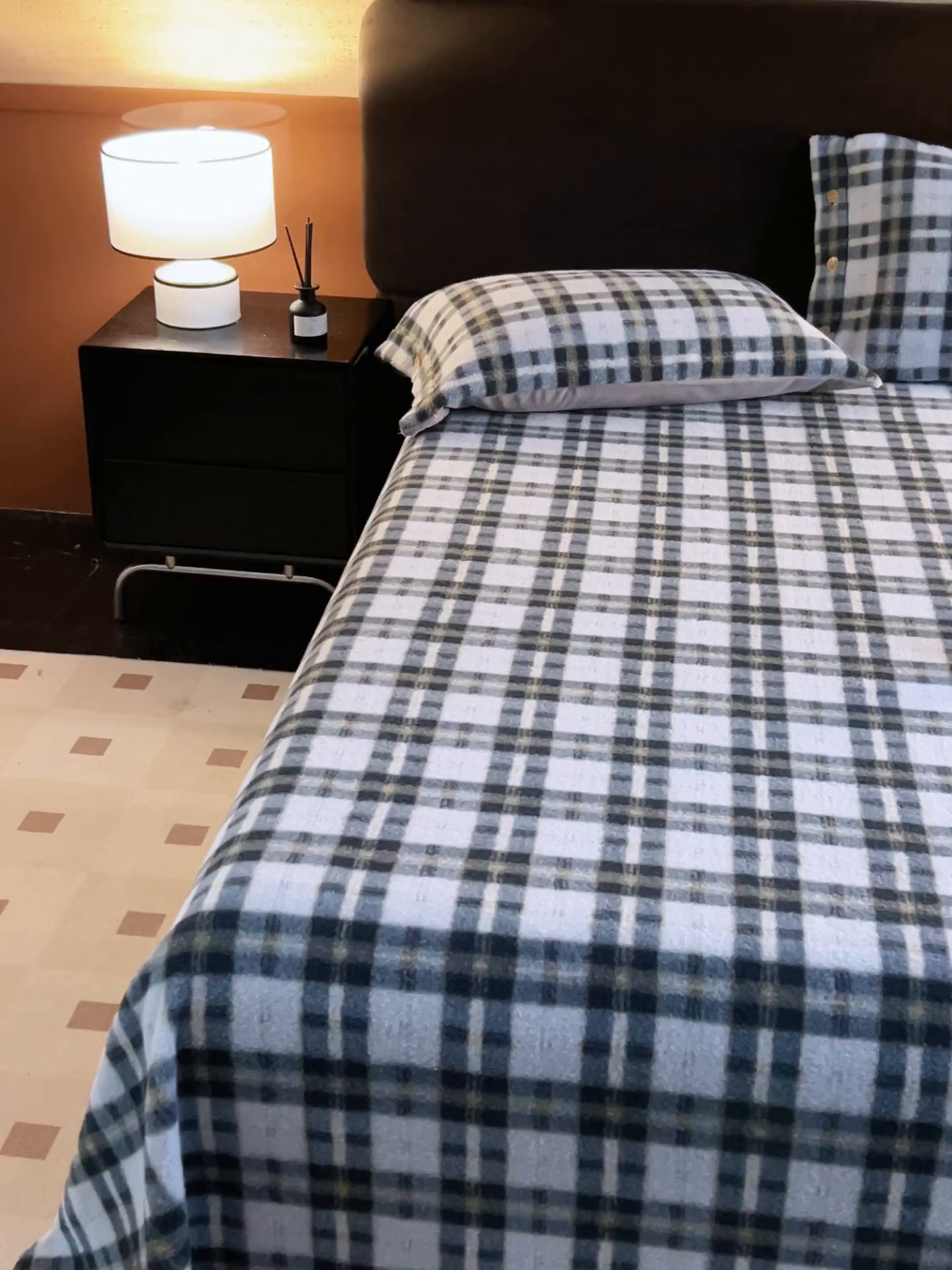 91家纺网 家纺一手货源 找家纺 早晨家纺 2025新款230g羊驼绒复古格牛奶绒床单 威尔士亲格