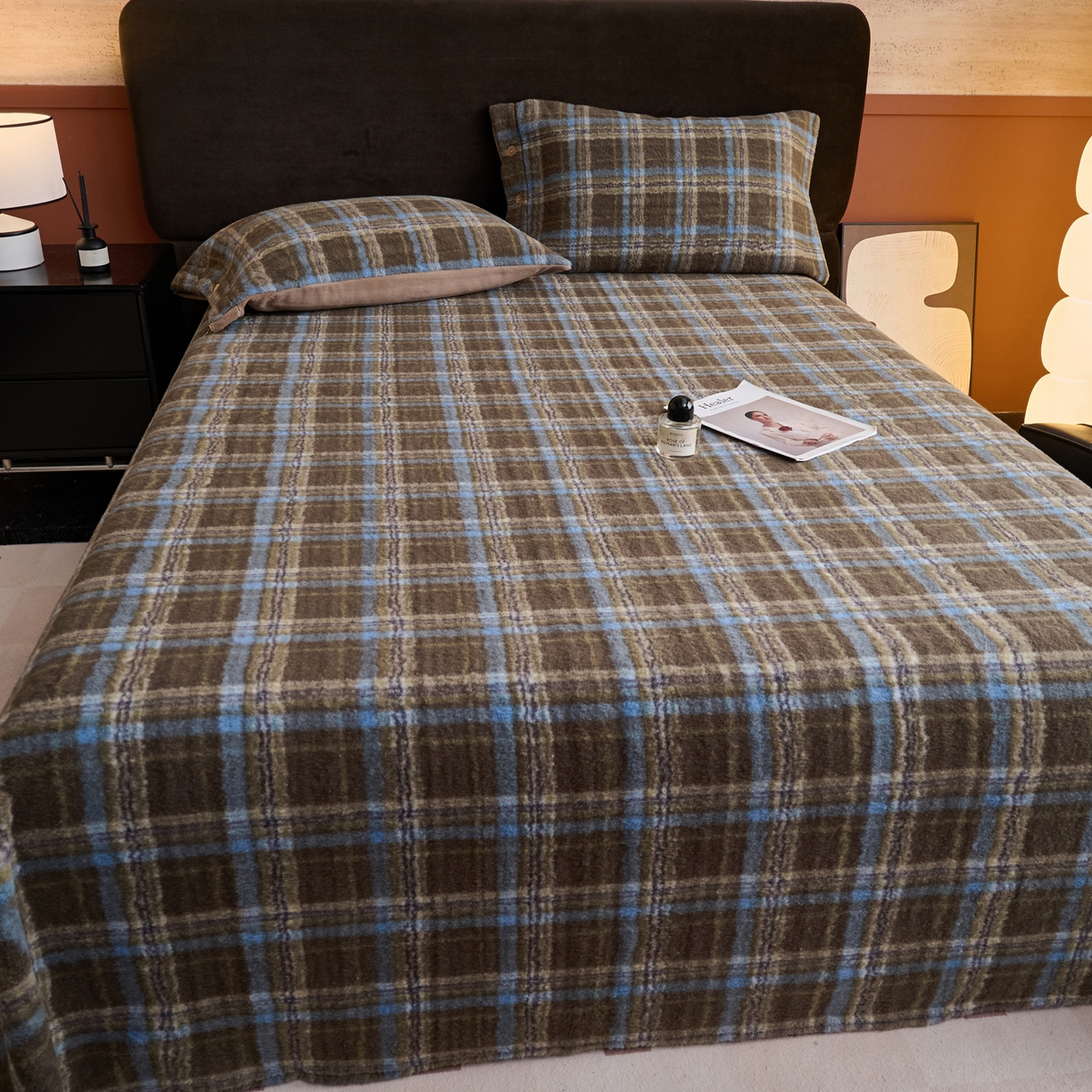 91家纺网 家纺一手货源 找家纺 早晨家纺 2025新款230g羊驼绒复古格牛奶绒床单 维系咖格