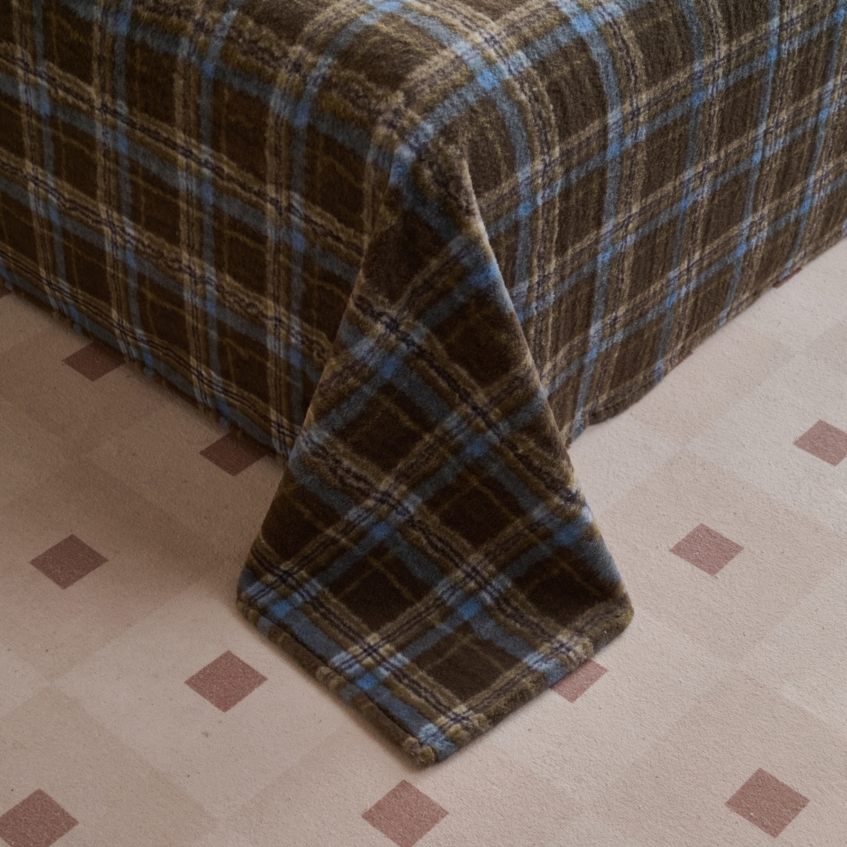 91家纺网 家纺一手货源 找家纺 早晨家纺 2025新款230g羊驼绒复古格牛奶绒床单 维系咖格