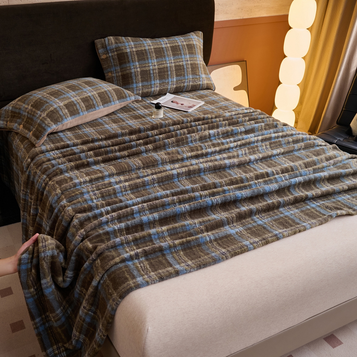 91家纺网 家纺一手货源 找家纺 早晨家纺 2025新款230g羊驼绒复古格牛奶绒床单 维系咖格