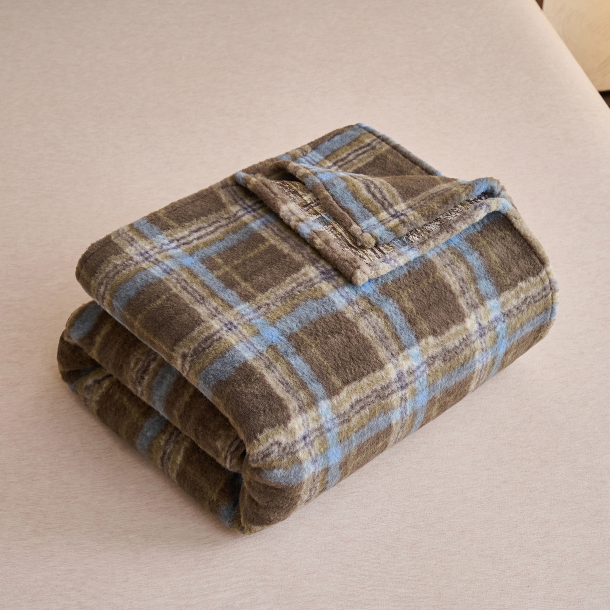 91家纺网 家纺一手货源 找家纺 早晨家纺 2025新款230g羊驼绒复古格牛奶绒床单 维系咖格