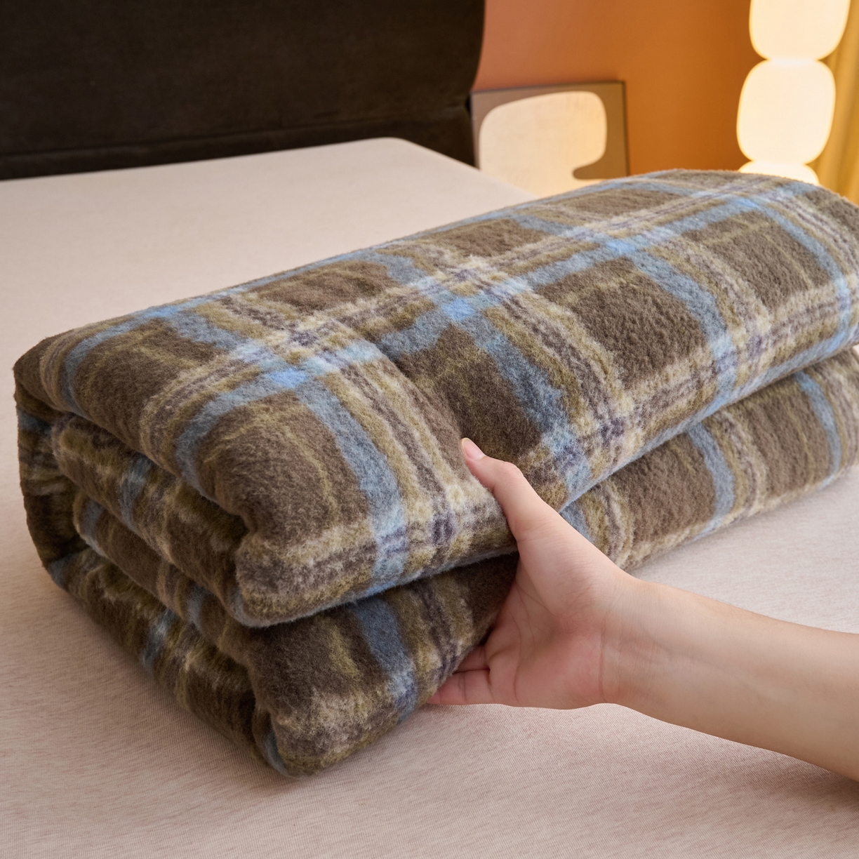 91家纺网 家纺一手货源 找家纺 早晨家纺 2025新款230g羊驼绒复古格牛奶绒床单 维系咖格