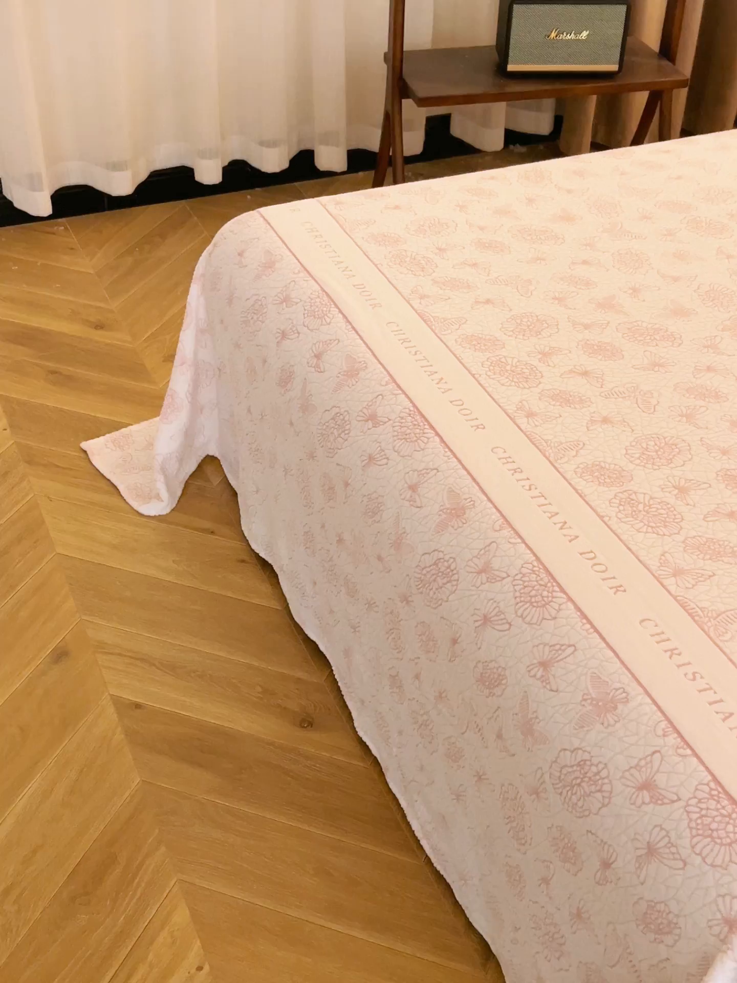 91家纺网 家纺一手货源 找家纺 早晨家纺 2025新款高克重牛奶绒烂花单品床单 粉絮