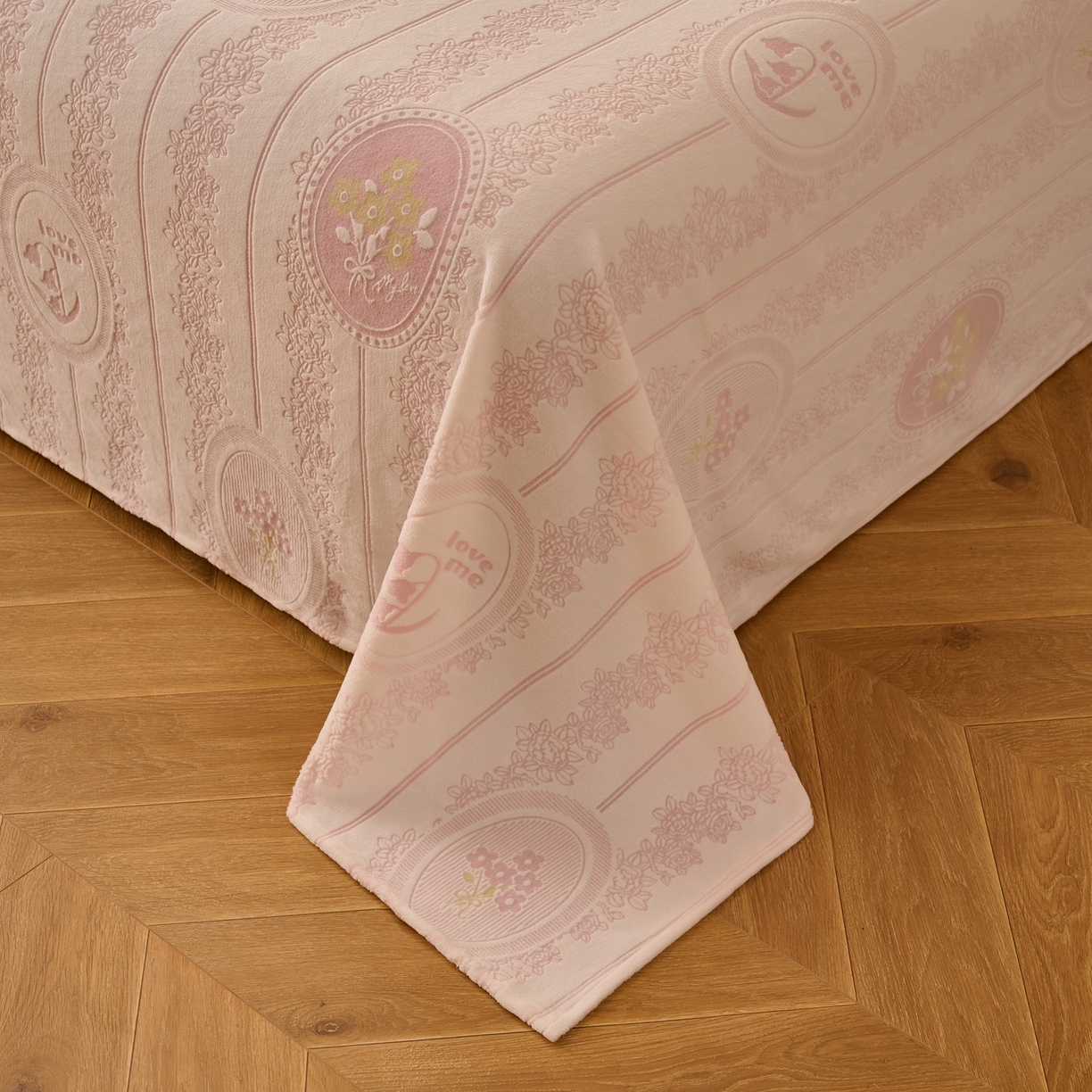 91家纺网 家纺一手货源 找家纺 早晨家纺 2025新款高克重牛奶绒烂花单品床单 粉韵