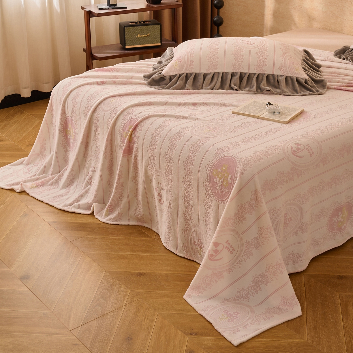 91家纺网 家纺一手货源 找家纺 早晨家纺 2025新款高克重牛奶绒烂花单品床单 粉韵