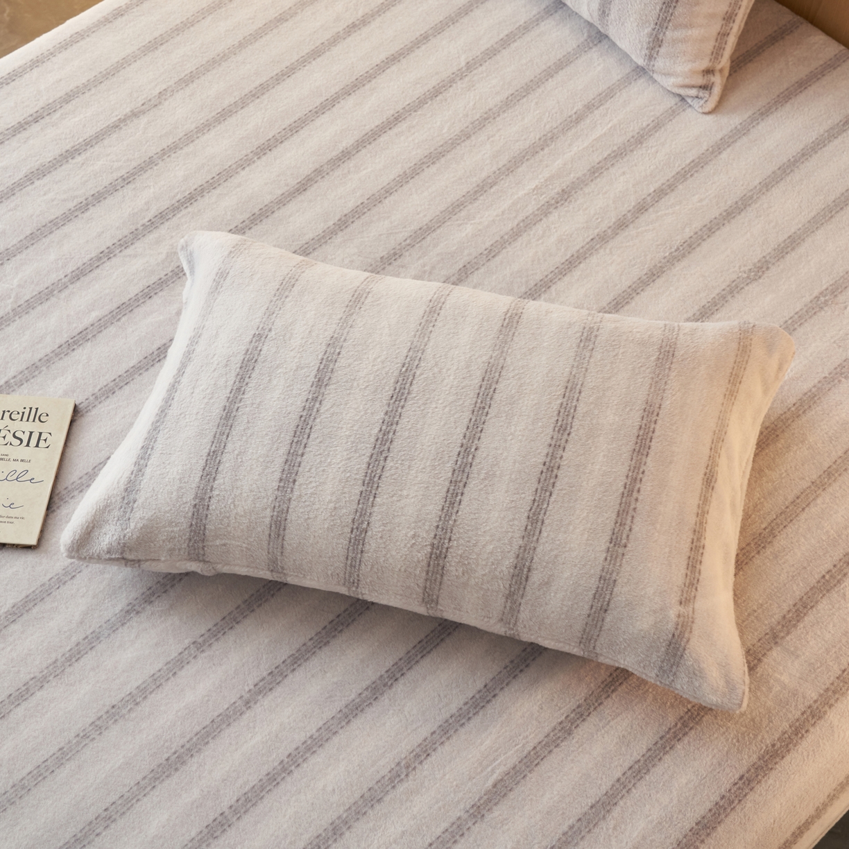 91家纺网 家纺一手货源 找家纺 早晨家纺 2025新款未末款仿羊绒牛奶绒单枕套 未末-浅灰