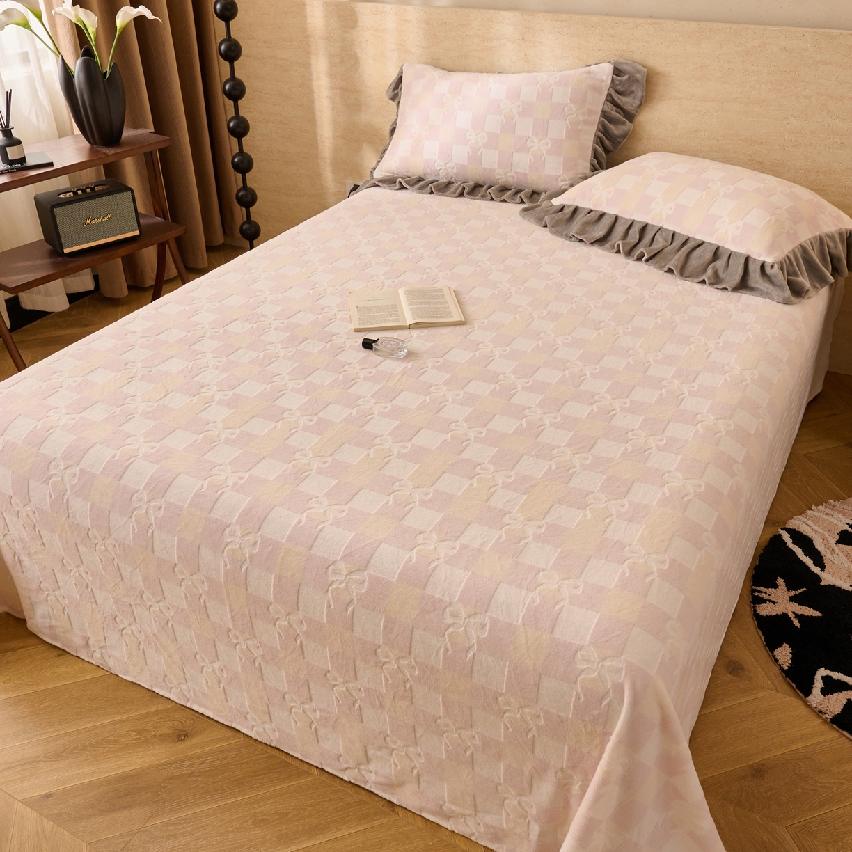 91家纺网 家纺一手货源 找家纺 早晨家纺 2025新款高克重牛奶绒烂花单品床单 格韵粉