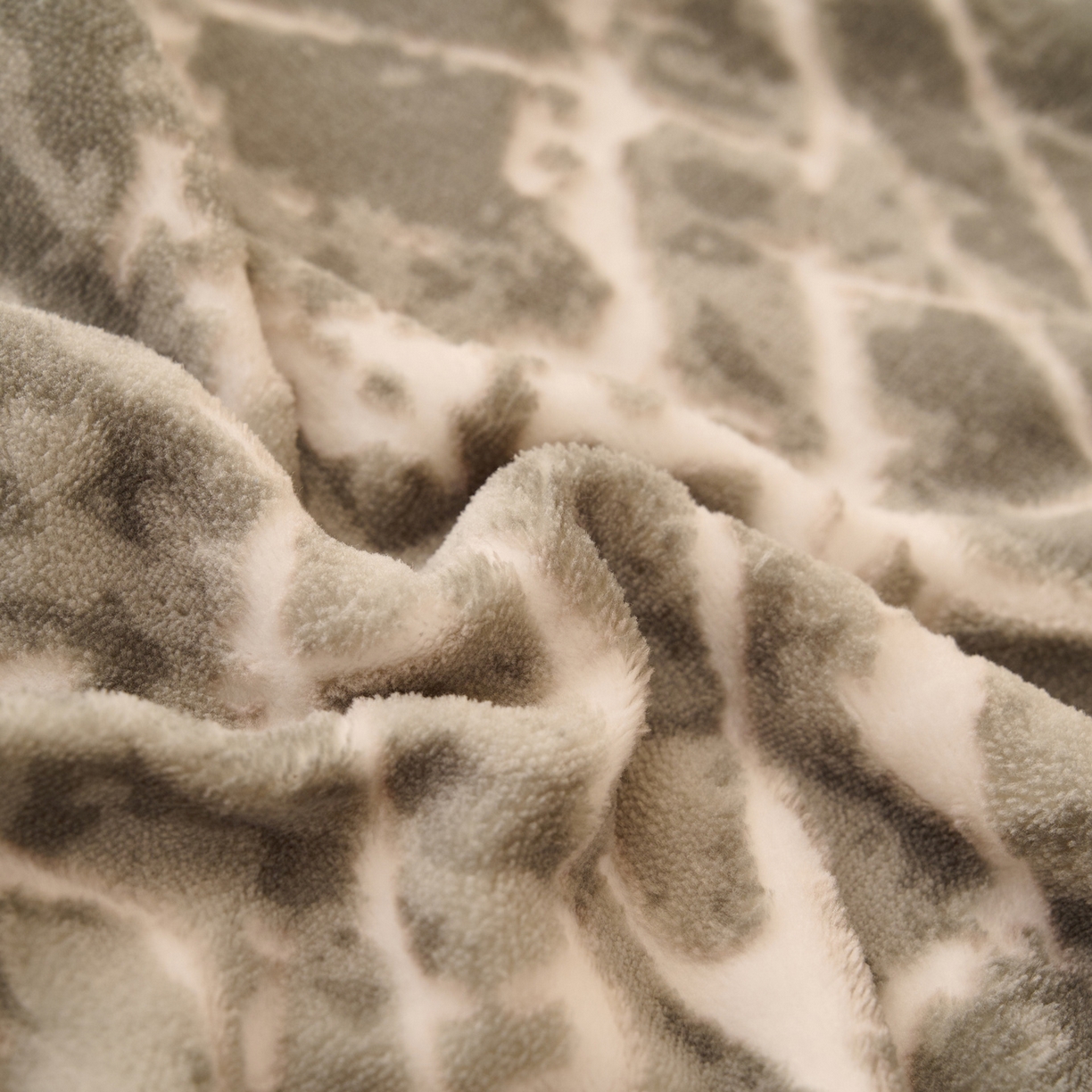 91家纺网 家纺一手货源 找家纺 早晨家纺 2025新款高克重牛奶绒烂花单品床单 寒枝静语