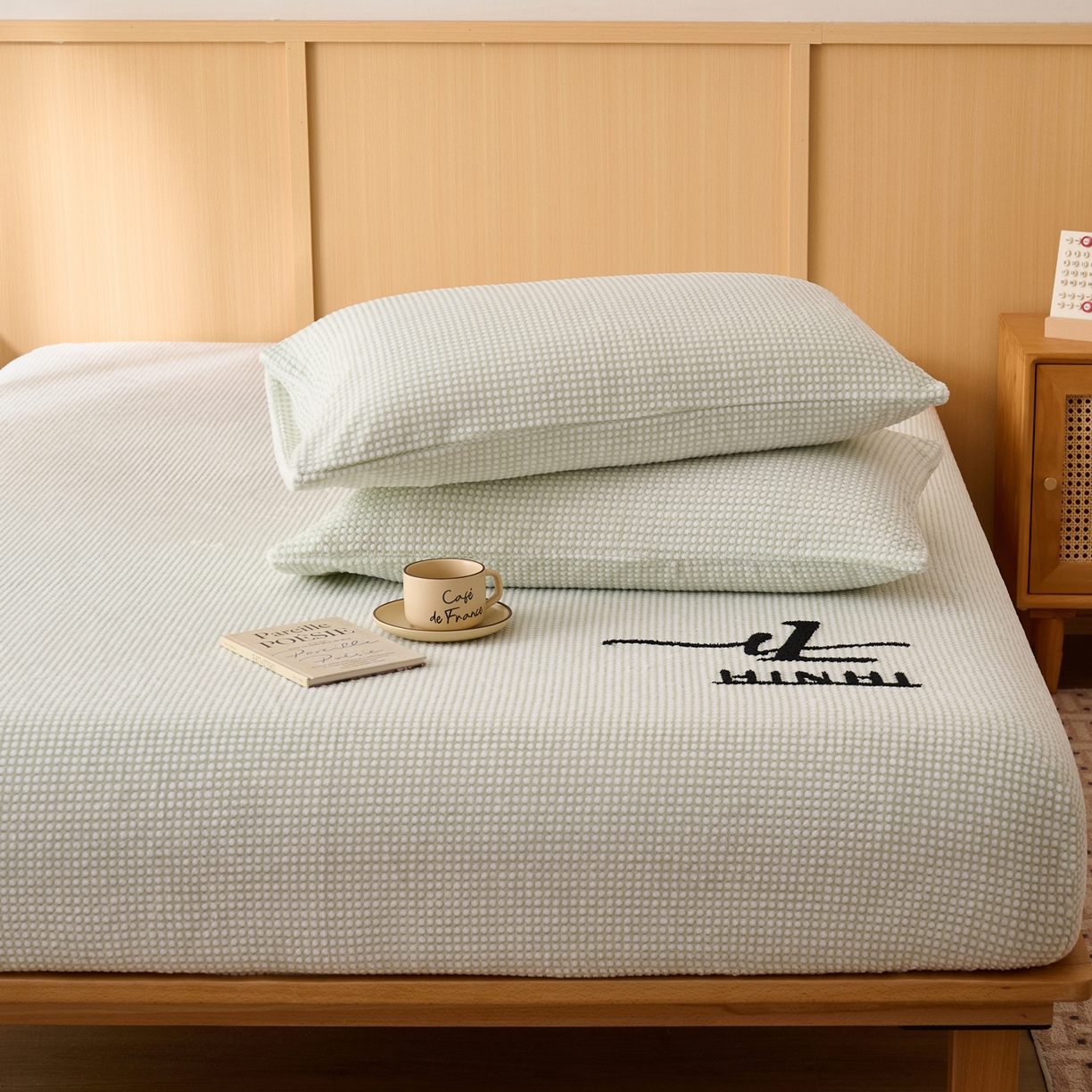 91家纺网 家纺一手货源 找家纺 （总）早晨家纺 2025新款深蓝款高克重牛奶绒阳离子提花单枕套