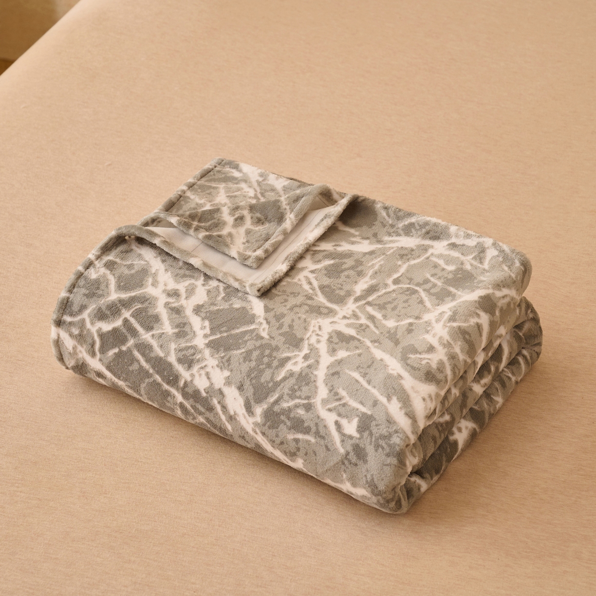 91家纺网 家纺一手货源 找家纺 早晨家纺 2025新款高克重牛奶绒烂花单品床单 寒枝静语