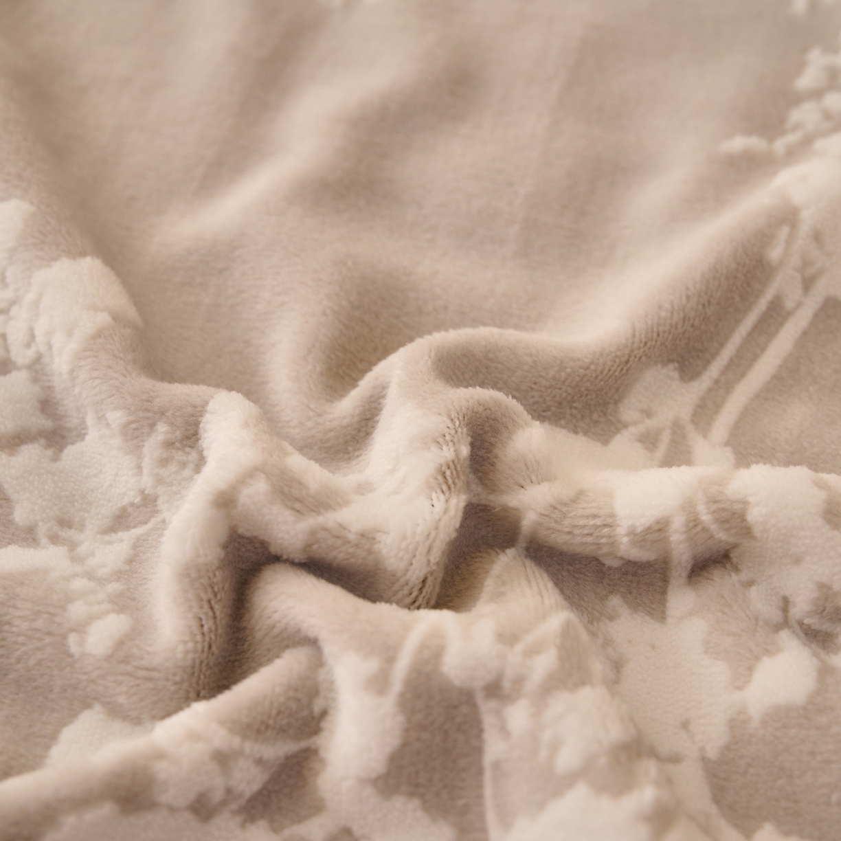 91家纺网 家纺一手货源 找家纺 早晨家纺 2025新款高克重牛奶绒烂花单品床单 花眠灰